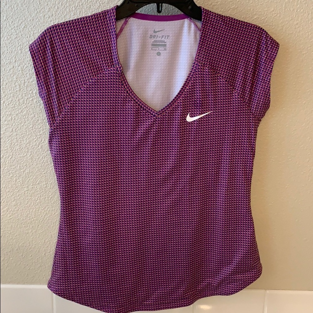 Nike fuschia checkered tennis tee, size small
